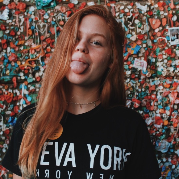 Meet your Posher, Jenna - Picture 2 of 5